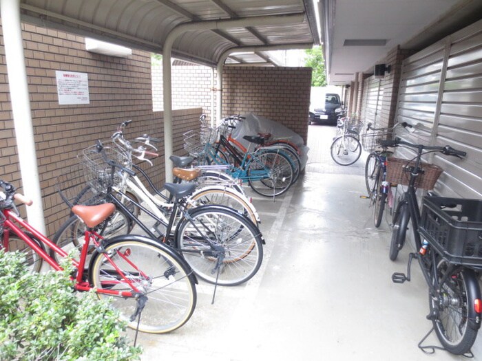 物件外観写真4　(駐輪場)
