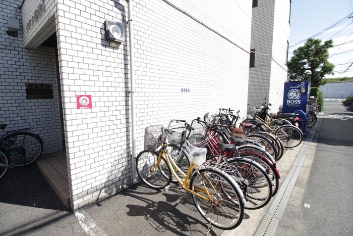 物件外観写真5　(駐輪場)