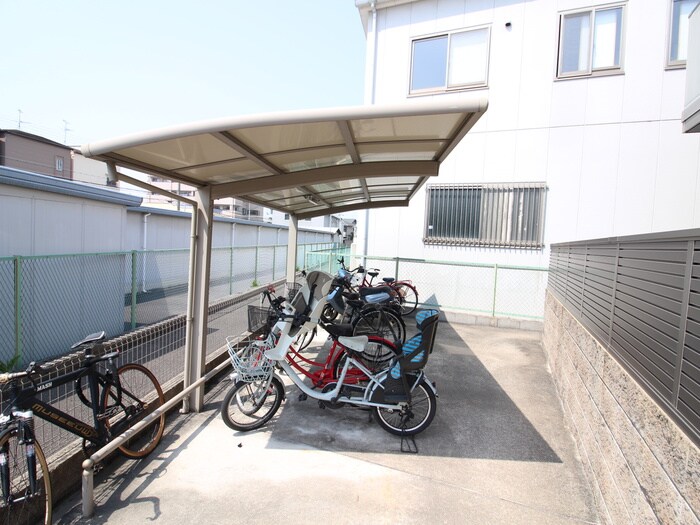物件外観写真3　(駐輪場)
