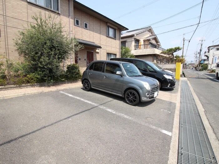 物件外観写真4　(駐車場)