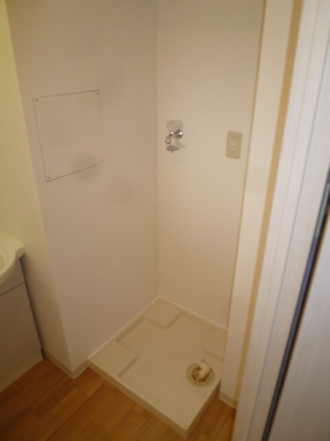 物件内観写真13　(洗濯機置場)