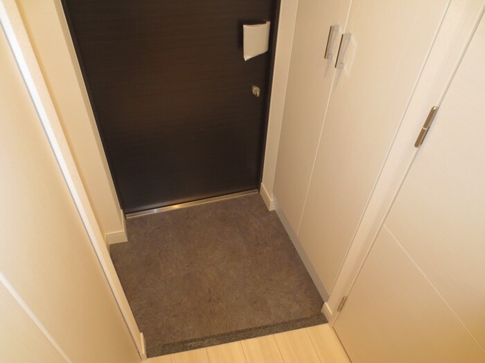 物件内観写真12　(玄関)