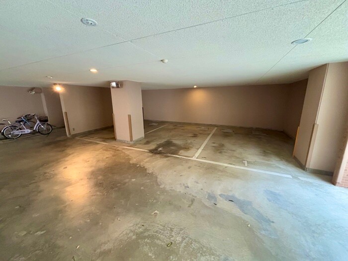 物件外観写真5　(駐車場)