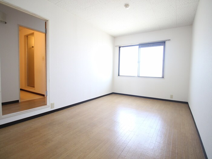 物件内観写真9　(居室)