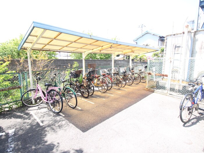 物件外観写真4　(駐輪場)