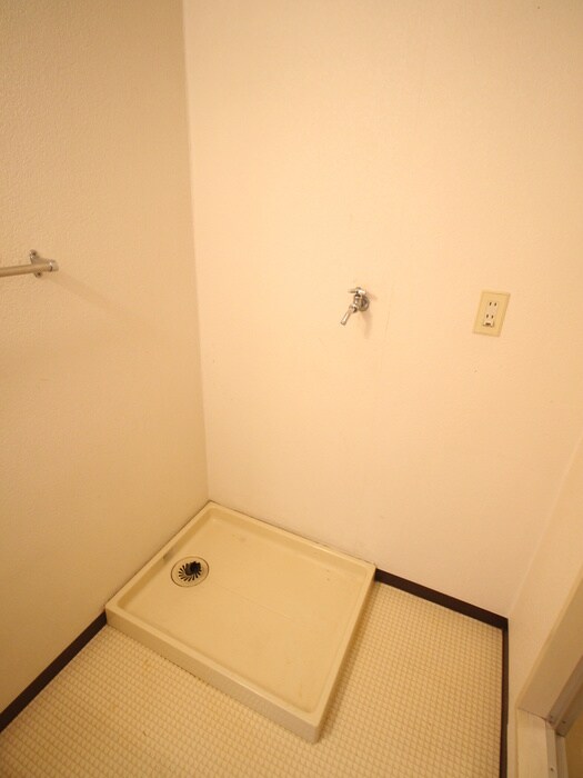 物件内観写真10　(洗濯機置場)