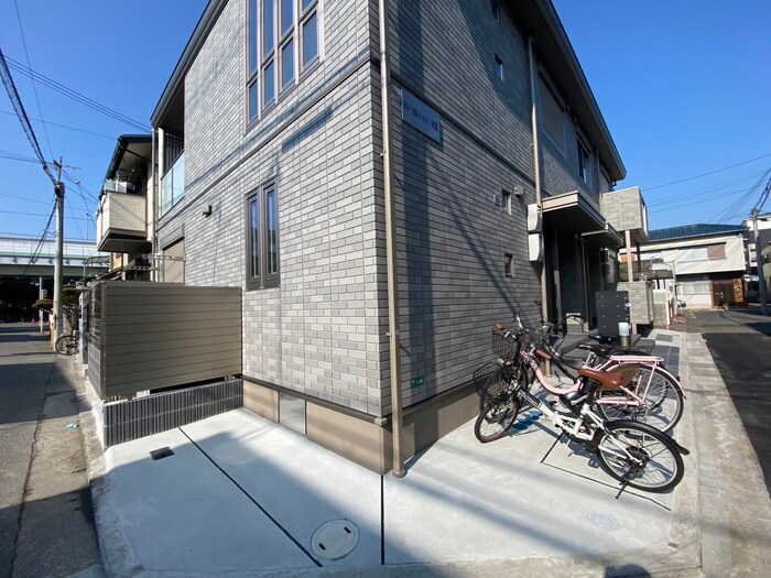 物件外観写真2　(駐輪場)