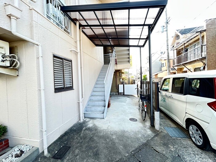 物件外観写真3　(エントランス部分)