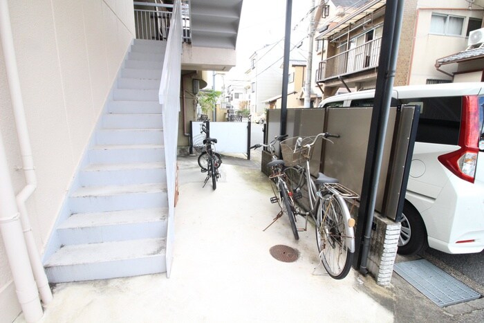 物件外観写真4　(駐輪場)