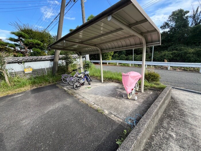物件外観写真5　(駐輪場)