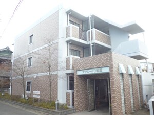 アデレ－ド３番館外観写真