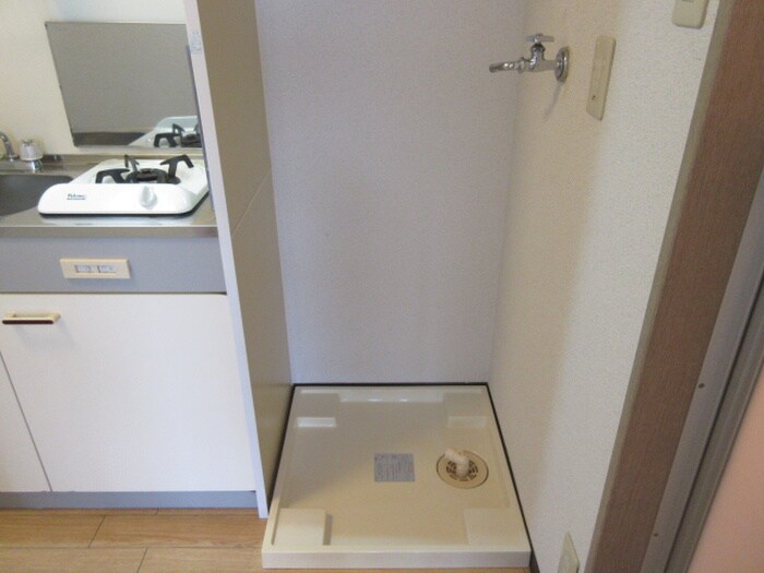 物件内観写真8　(洗濯機置場)