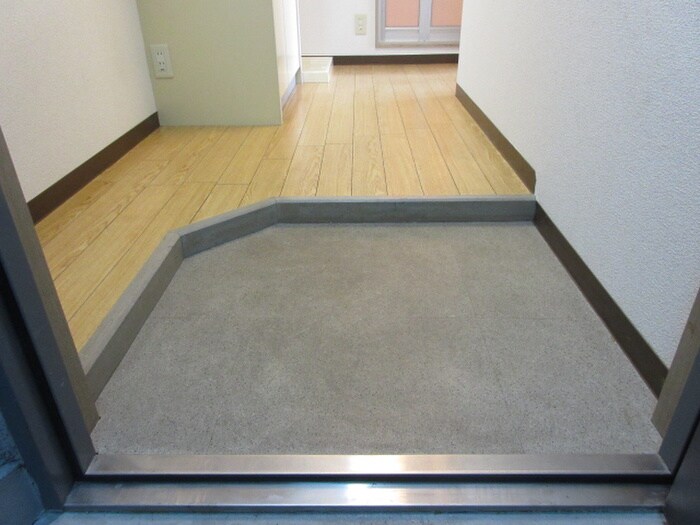 物件内観写真10　(玄関)