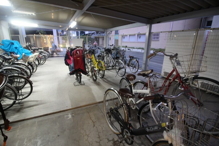 物件外観写真4　(駐輪場)