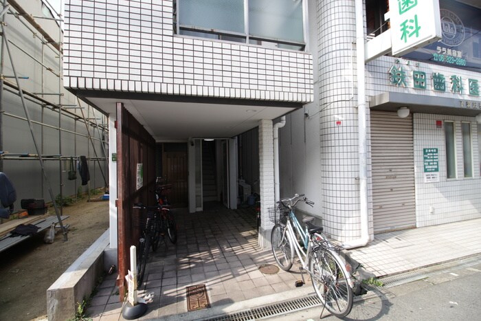 物件外観写真3　(エントランス部分)