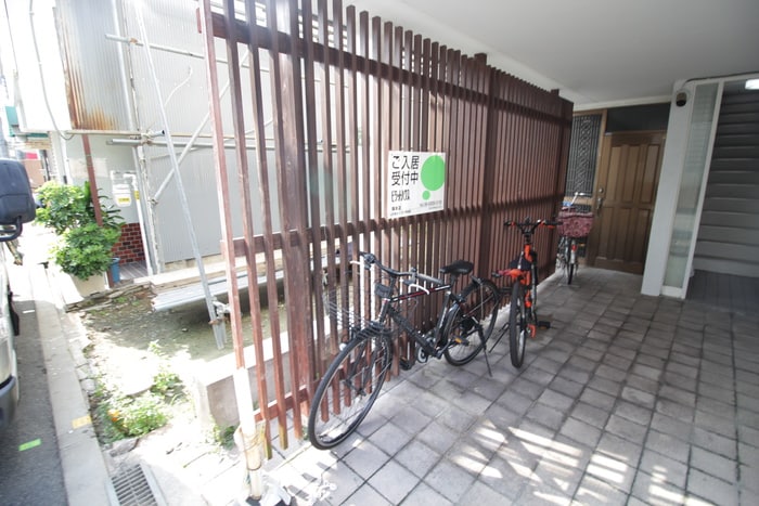 物件外観写真4　(駐輪場)