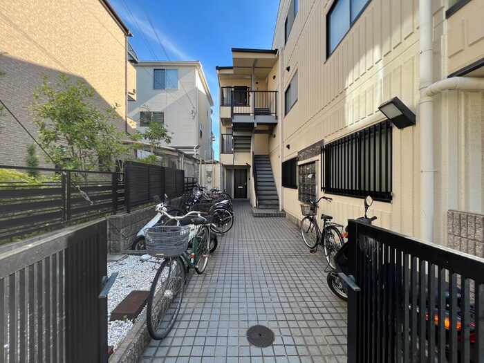 物件外観写真2　(エントランス部分)