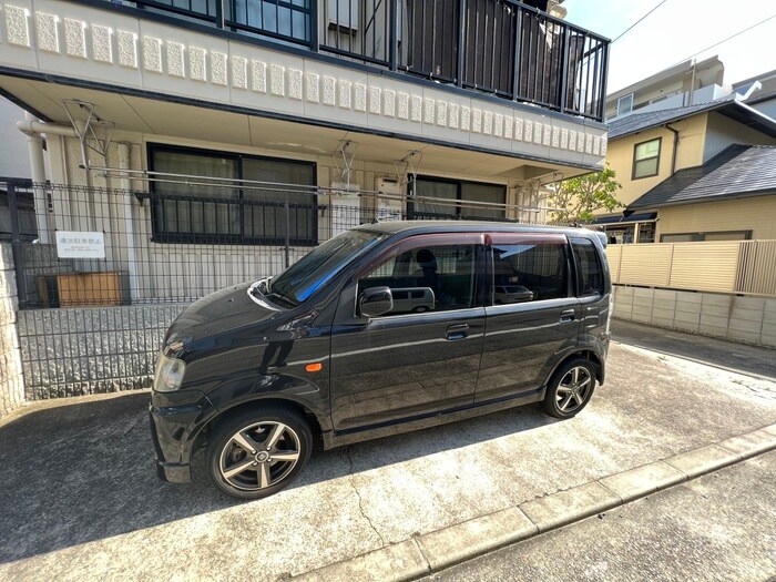 物件外観写真5　(駐車場)
