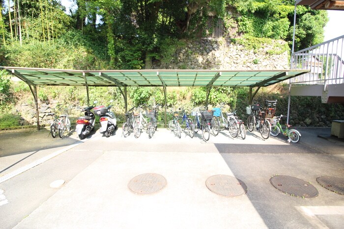 物件外観写真5　(駐輪場)