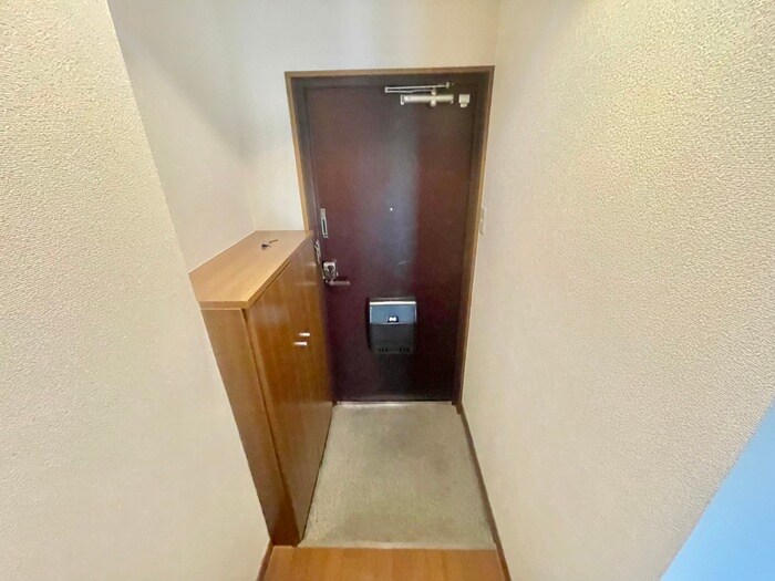 物件内観写真11　(玄関)
