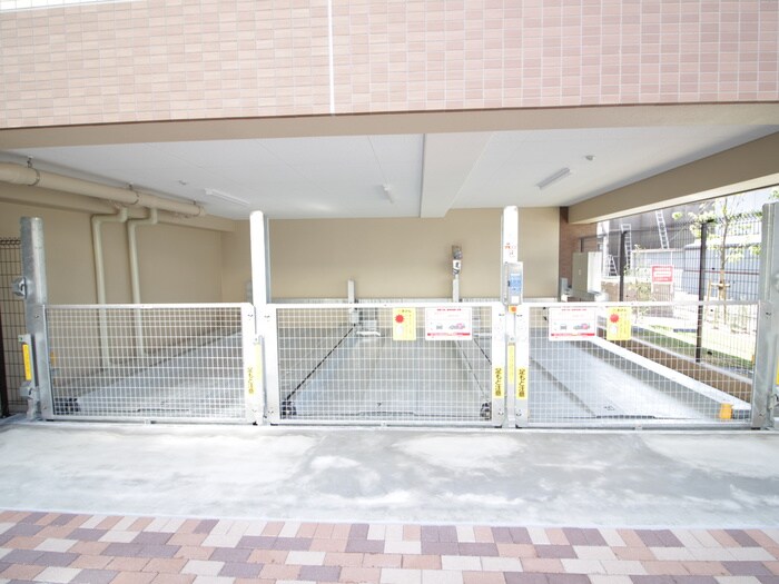 物件外観写真3　(駐車場)