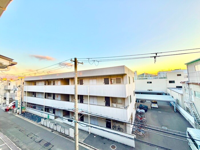 物件内観写真16　(室内からの展望)