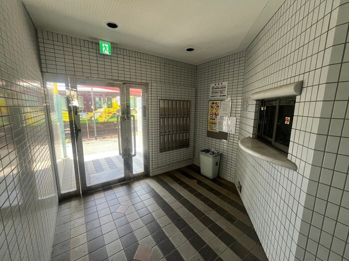 物件外観写真5　(エントランス部分)