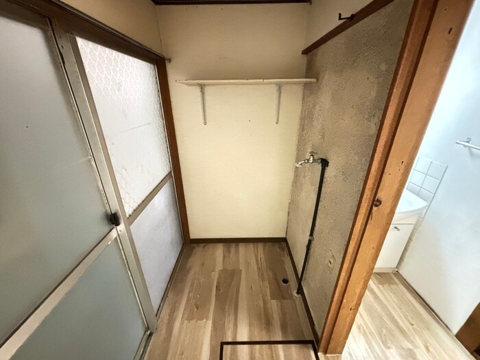 物件内観写真12　(洗濯機置場)