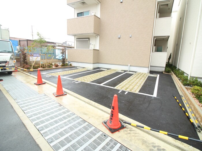 物件外観写真4　(駐車場)