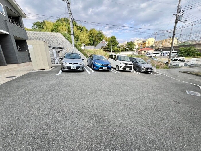 物件外観写真2　(駐車場)
