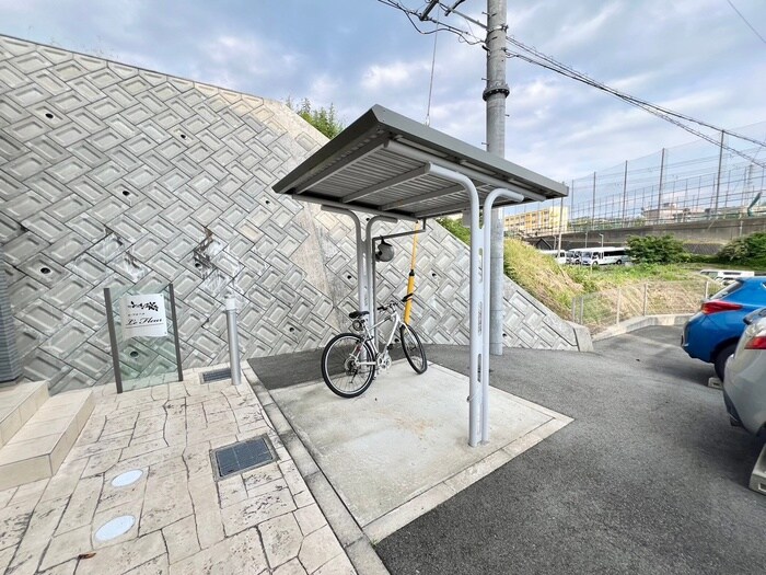物件外観写真3　(駐輪場)