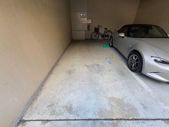 物件外観写真6　(駐車場)