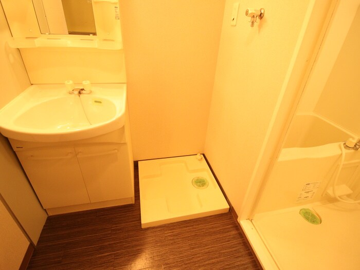 物件内観写真16　(洗濯機置場)