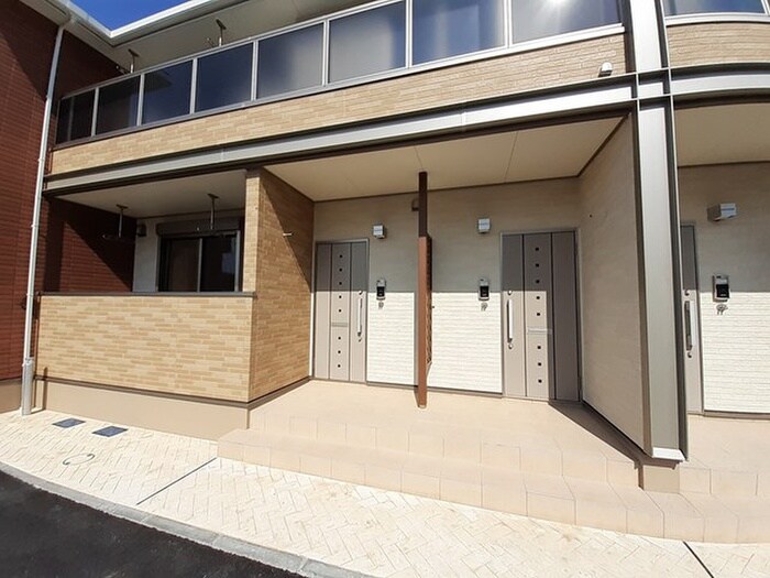 物件外観写真2　(エントランス部分)