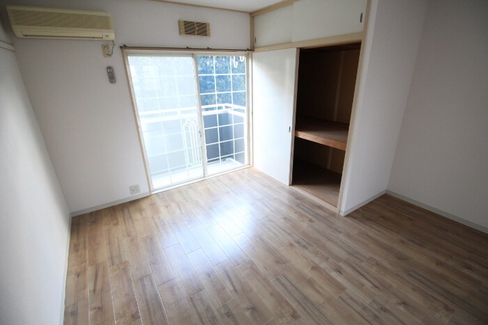 物件内観写真8　(室内からの展望)