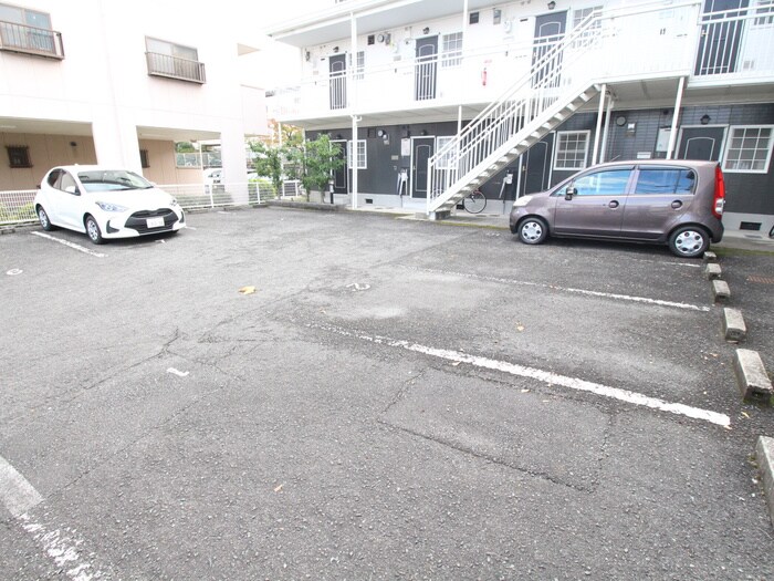 物件外観写真5　(駐車場)