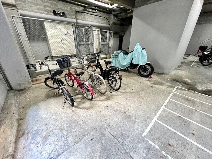 物件外観写真3　(駐輪場)