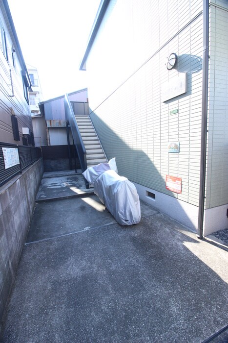 物件外観写真3　(エントランス部分)