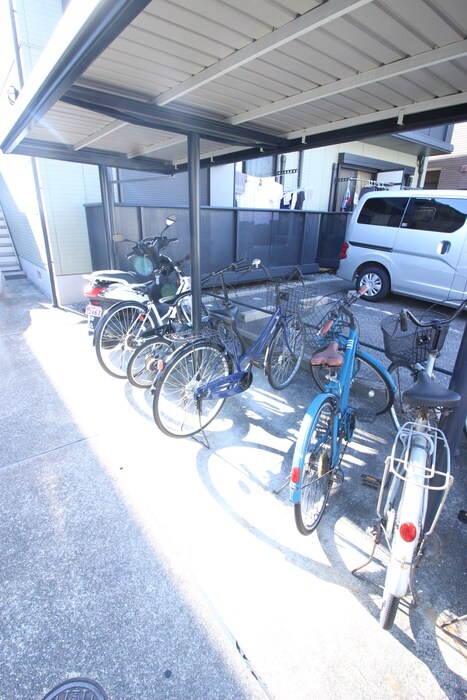 物件外観写真5　(駐輪場)