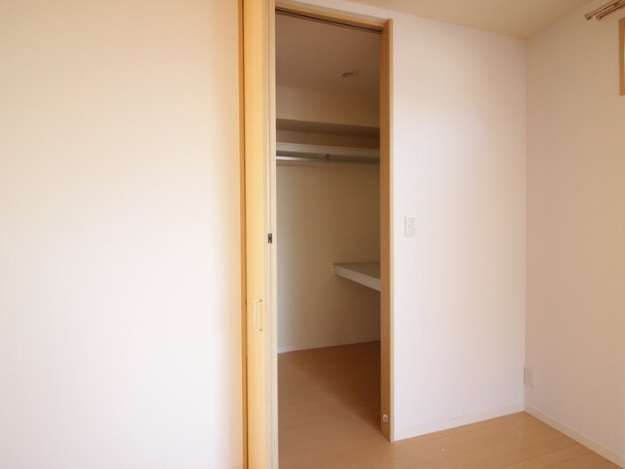物件内観写真8　(収納)