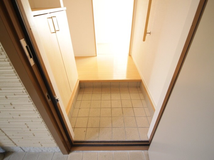 物件内観写真9　(玄関)