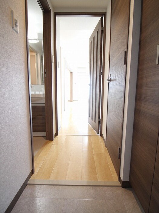 物件内観写真7　(玄関)