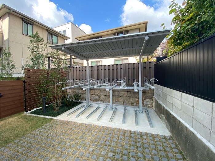 物件外観写真5　(駐輪場)