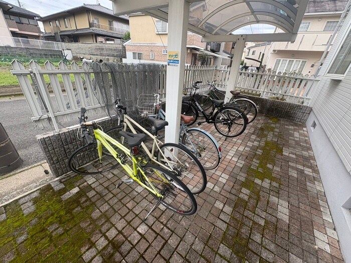 物件外観写真3　(駐輪場)