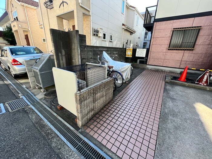 物件外観写真5　(駐輪場)