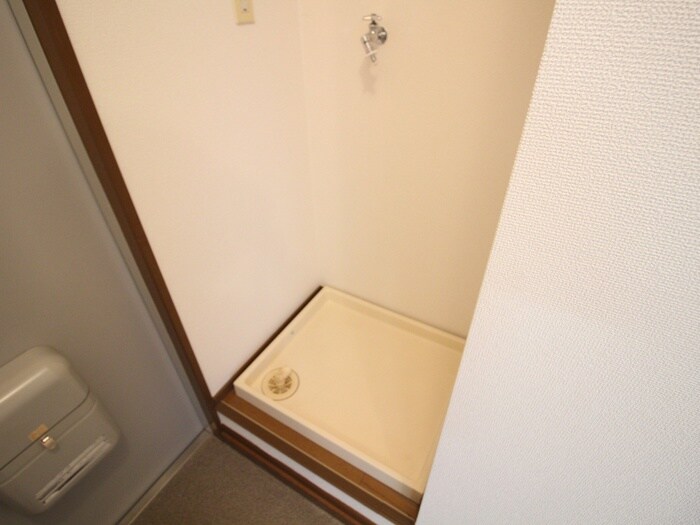 物件内観写真15　(洗濯機置場)