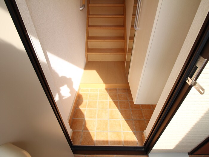 物件内観写真13　(玄関)