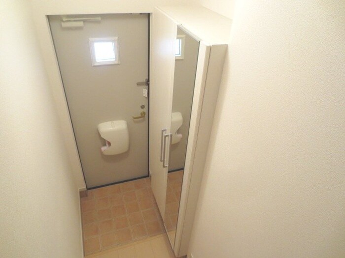 物件内観写真16　(玄関)