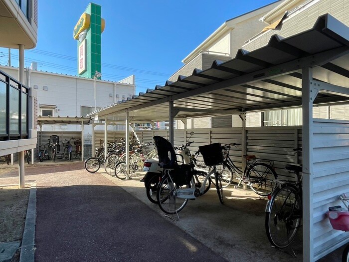 物件外観写真5　(駐輪場)