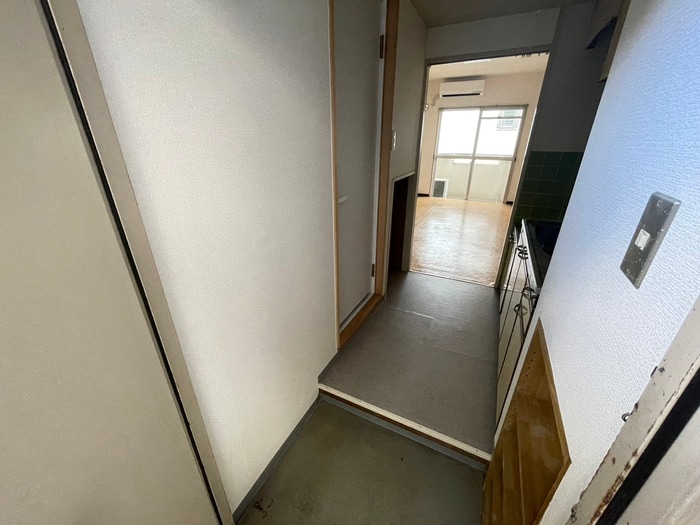 物件内観写真5　(玄関)